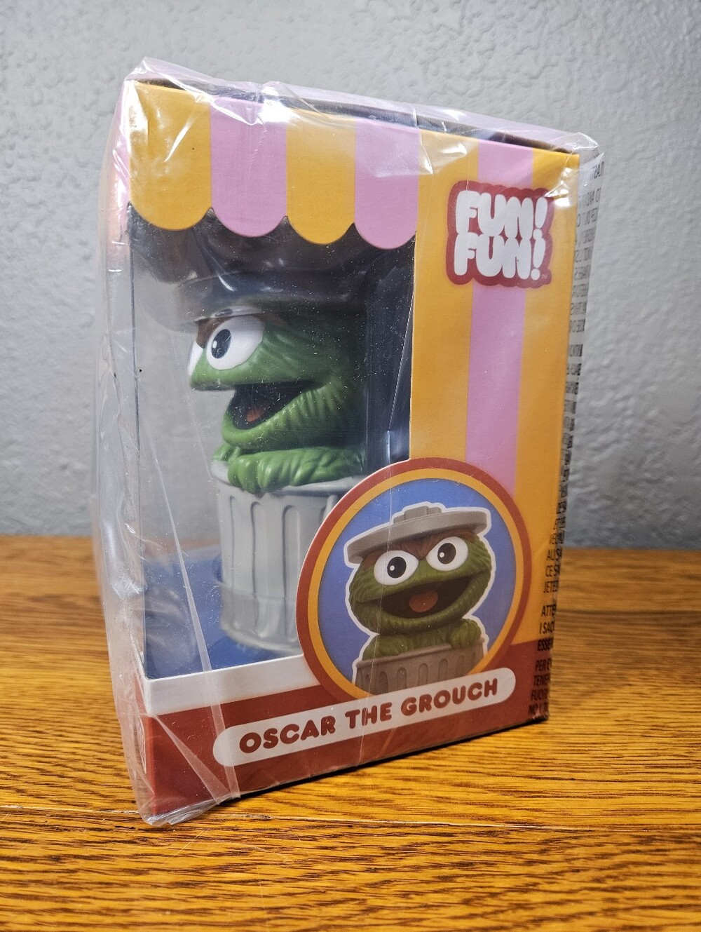 Sesame Street Oscar the Grouch Vinyl Figure - Picture 3 of 5